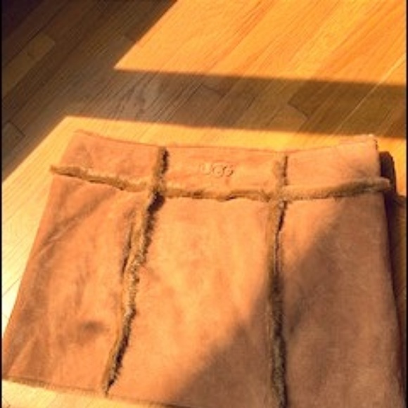 UGG Skirt - Picture 1 of 6